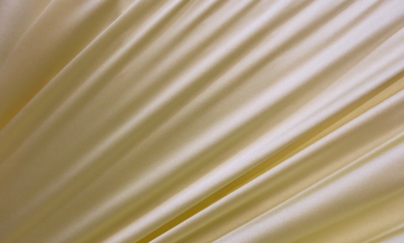 Тканина однотонний атласний шовк жовтого кольору Італія Stella Ricci                                                                                                                                                                                       - Фото