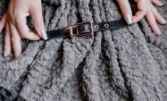 Тканина трикотаж щільний вовняної сіро-бежевого кольору з рельєфним плетеним візерунком 